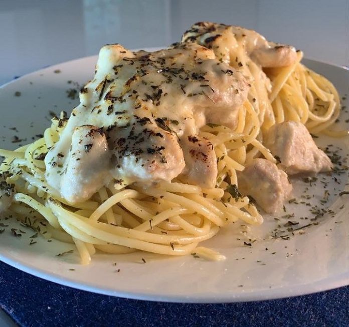 Aprenda como fazer frango aos quatro queijos na temporada ‘Receita de Mãe’ do Chef JPB