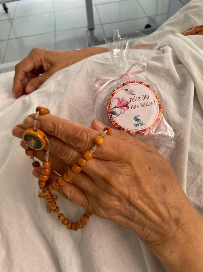 Mães internadas com Covid-19 recebem homenagem dentro de hospital no RN; veja vídeo