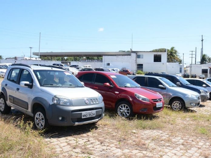 Detran leiloa veículos apreendidos em ações de fiscalização e abre visitação pública a lotes no RN