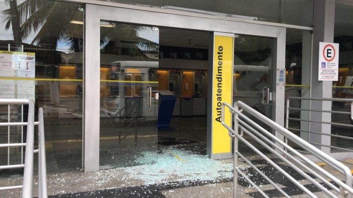 Criminosos arrombam agência bancária, mas explosão de caixas é frustrada pela PM em Natal