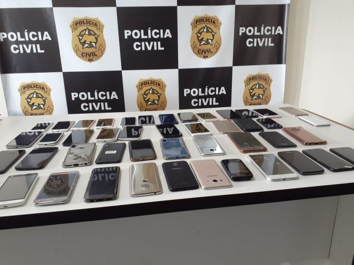 Polícia encontra 52 celulares com investigado por furto de aparelhos que estavam apreendidos em fórum na Grande Natal