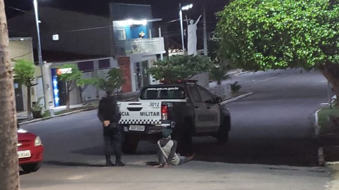 Casal de comerciantes é rendido e amarrado durante assalto dentro de casa no interior do RN