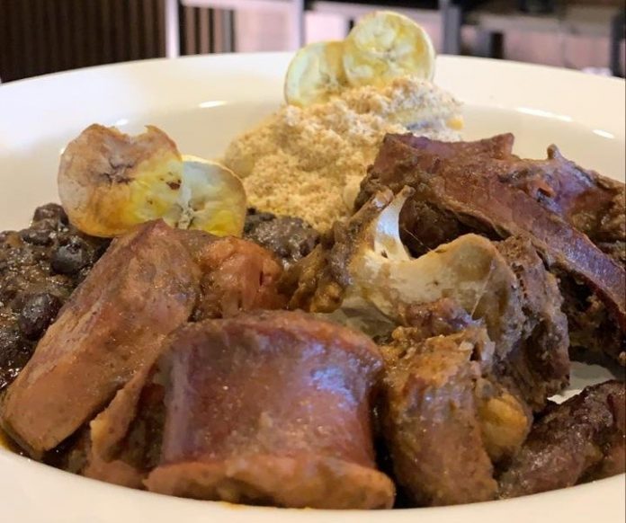 Aprenda como fazer feijoada com rabada na temporada Receita de Mãe do Chef JPB