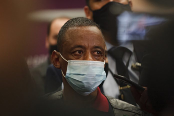 De volta ao Brasil, ex-motorista Robson responde se tem raiva de Fernando; assista