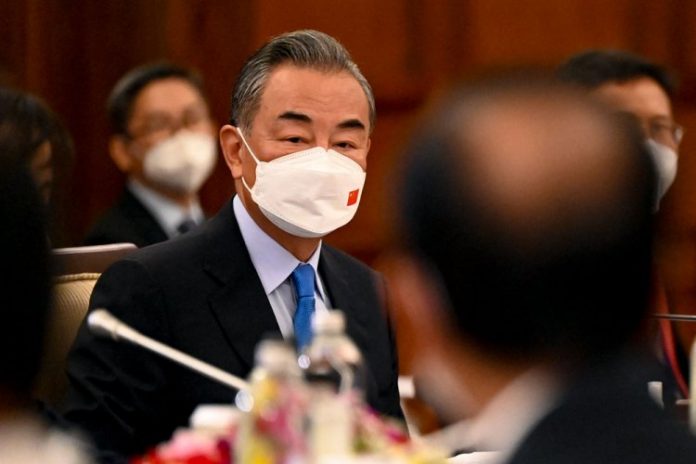 China diz para EUA ‘levar a sério’ as preocupações da Rússia sobre a Ucrânia