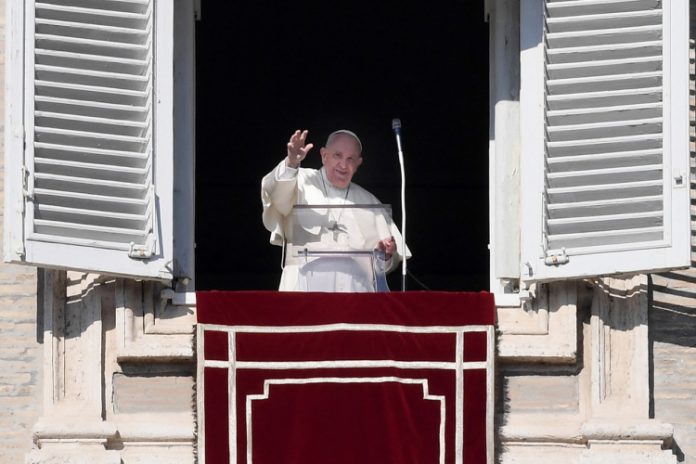 Papa Francisco reza pelas vítimas das chuvas e inundações no Brasil