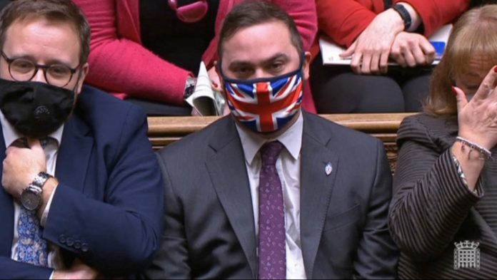 Parlamentar conservador abandona legenda e se une aos trabalhistas após polêmica envolvendo Boris Johnson