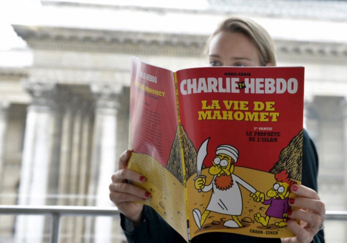 Jovem é condenada à morte após compartilhar caricaturas de Maomé no Paquistão