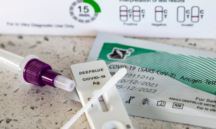 Anvisa define liberação de autotestes para Covid-19 nesta sexta-feira