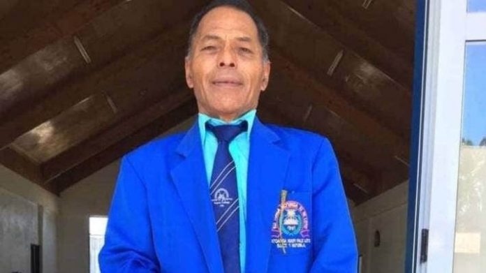 Homem nada por 28 horas e sobrevive a tsunami em Tonga
