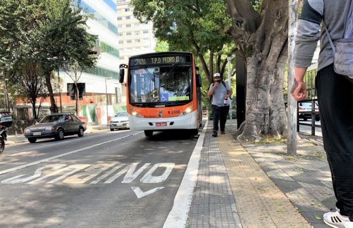 Prefeitos pedem ajuda ao governo federal para bancar gratuidade de idosos nos ônibus