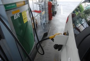 PEC dos combustíveis pode ampliar rombo nas contas públicas, avalia economista