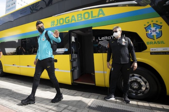 Após empate com Equador, seleção brasileira desembarca em BH para jogo contra o Paraguai