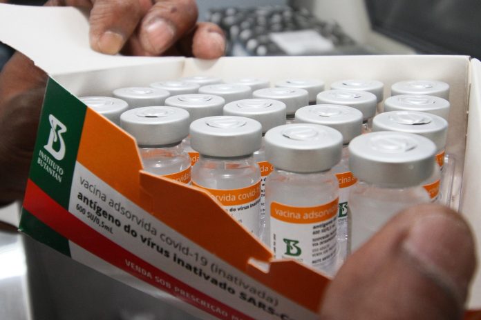 Vacinação de crianças de 6 a 11 anos é retomada com aplicação da CoronaVac em Cabedelo, PB