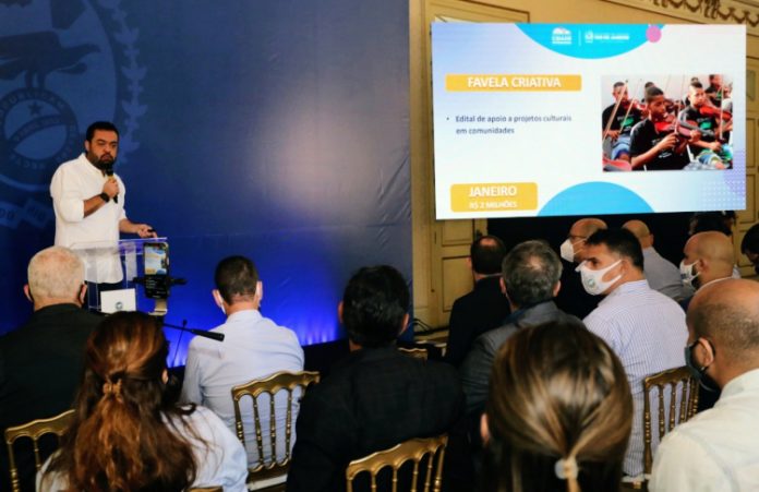 Castro celebra sucesso de operação no Jacarezinho e fala em devolver territórios aos moradores