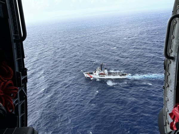 Guarda Costeira dos EUA busca 39 pessoas desaparecidas após barco virar na Flórida