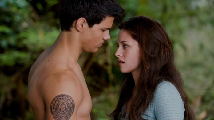 Taylor Lautner revela ‘medo de sair de casa’ por 10 anos após sucesso de Crepúsculo