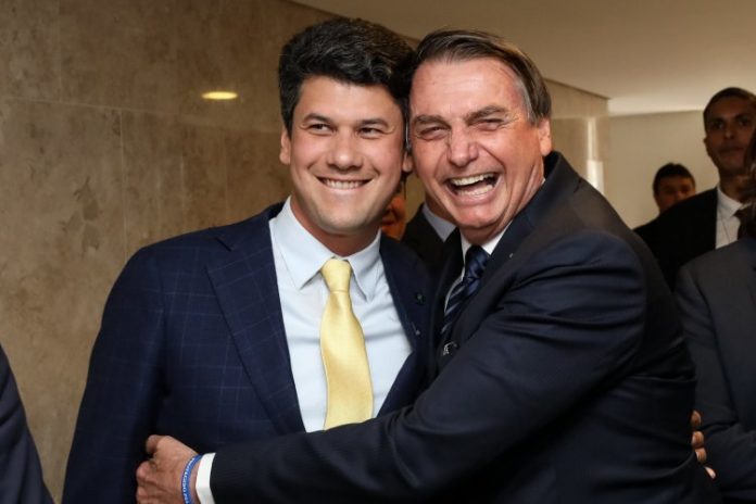 Ao lado de presidente do BNDES, Bolsonaro aponta calote de países ‘beneficiados pelo PT’