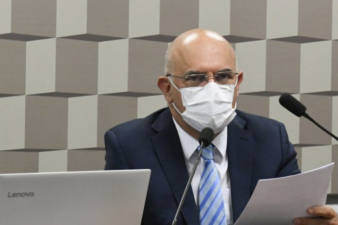 Milton Ribeiro diz que fechar escolas de novo ‘não é o caminho’