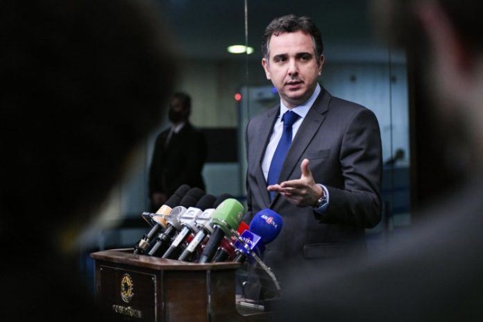 Pacheco diz que quer pautar em fevereiro projeto de ICMS fixo sobre combustíveis