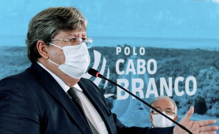 Governador edita MP que estende reajuste de 10% dos policiais para todos os servidores da Paraíba