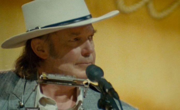 Spotify remove músicas de Neil Young após cantor dar ultimato contra podcast antivacina