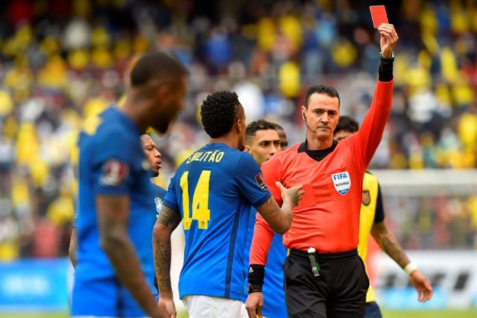 Em jogo com muitas polêmicas de arbitragem, Brasil empata com o Equador