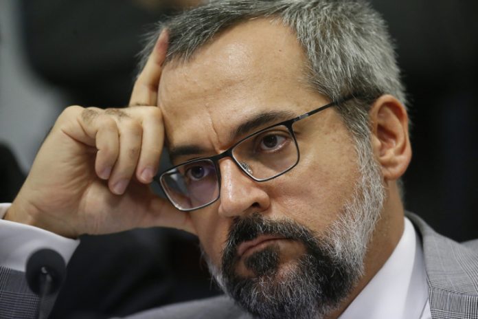 Moraes manda PF ouvir Abraham Weintraub após declarações sobre o STF