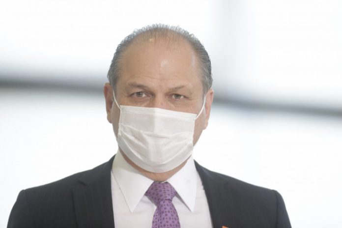 ‘Tendência é não ter aumento para ninguém’, diz Ricardo Barros sobre reajuste a servidores