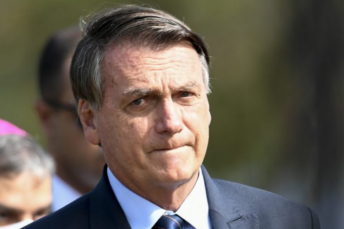 Bolsonaro anuncia reajuste de 33,24% para professores da educação básica