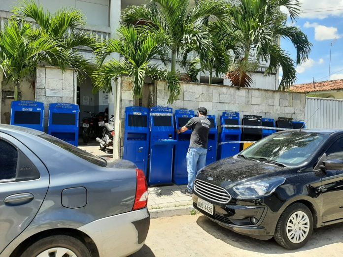 Operação policial apreende 20 máquinas caça-níqueis e prende oito homens na Paraíba