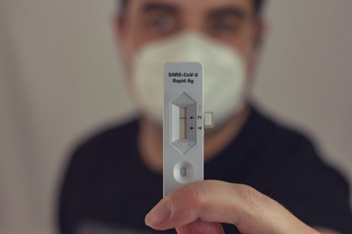 Anvisa adia decisão sobre autotestes e cobra definição de politica pública pelo Ministério da Saúde