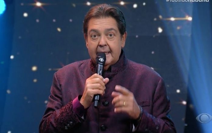 Faustão testa positivo para a Covid-19 e Band suspende gravações do novo programa