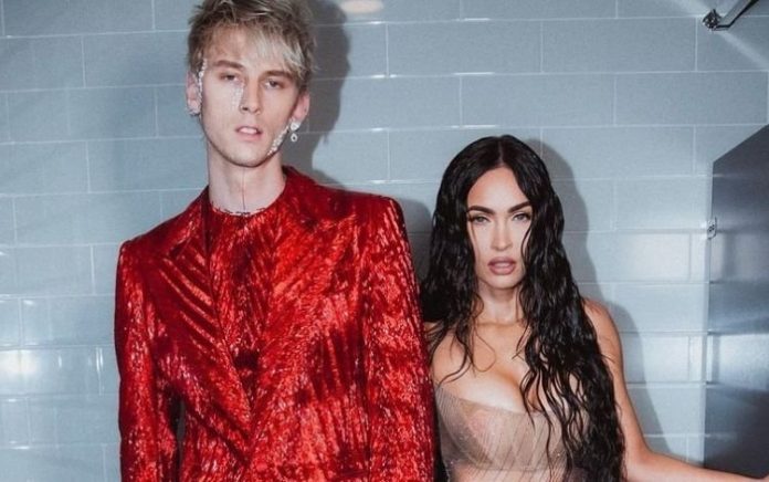 Megan Fox está noiva de Machine Gun Kelly: ‘Bebemos o sangue um do outro’