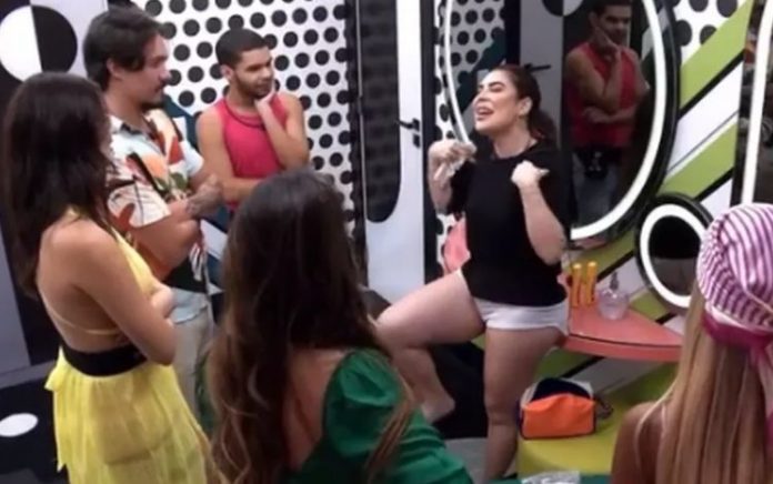 ‘BBB 22’: Naiara Azevedo canta música gravada com Marília Mendonça sem saber de polêmica; assista