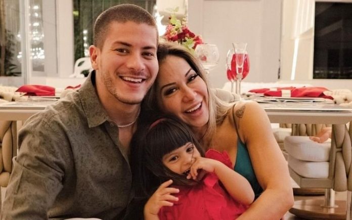 No ‘BBB 22’, Arthur Aguiar não sabe que filha teve parada respiratória e ficou na UTI