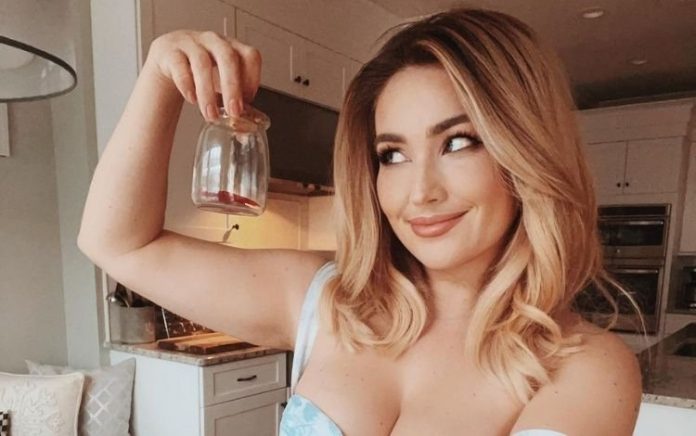 Ex-participante do ’90 Dias para Casar’ é criticada por faturar vendendo seus peidos em potes