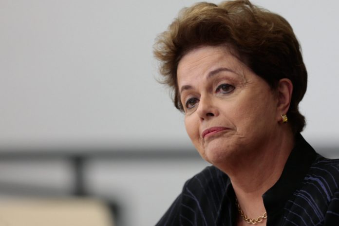 PT quer distância de Dilma Rousseff, mas ela não aceita o afastamento