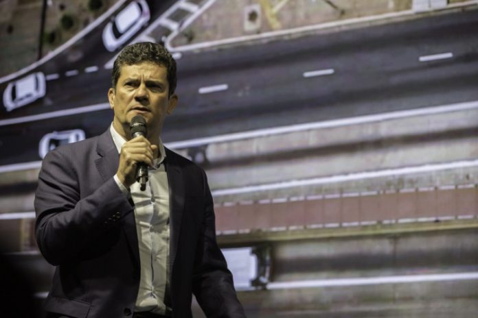 Moro critica Bolsonaro e Lula durante filiação de membros do MBL ao Podemos