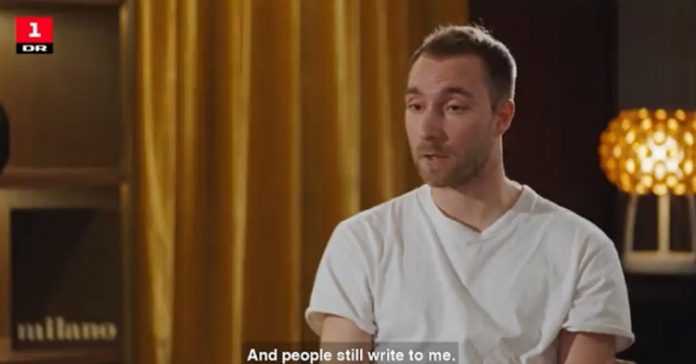 Eriksen fecha com time da Inglaterra e voltará a jogar quase 8 meses após parada cardíaca