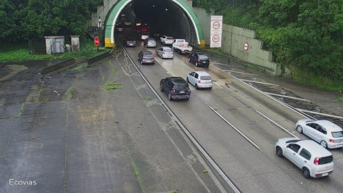 Volta do Ano Novo tem tráfego lento nas estradas para São Paulo
