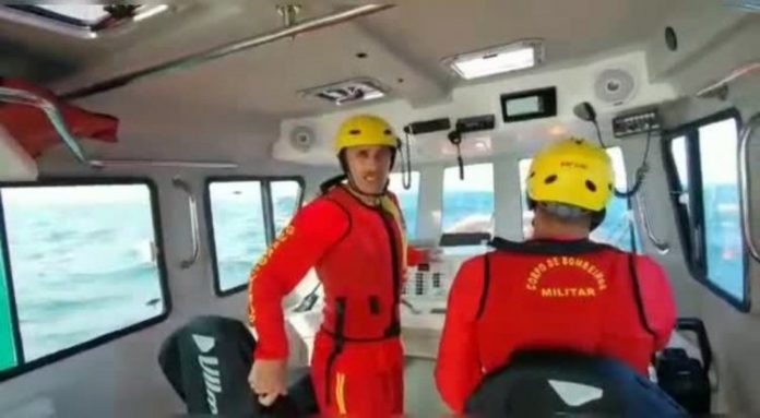 Duas pessoas morrem após naufrágio de lancha em Santa Catarina