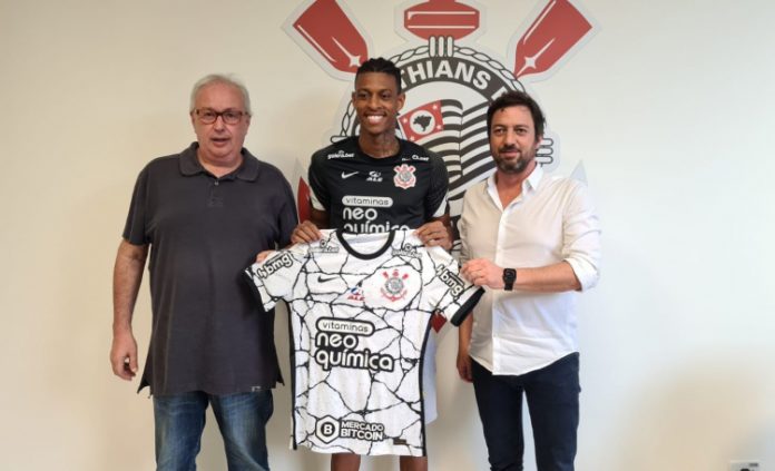 Corinthians anuncia contratação de zagueiro Robson Bambu