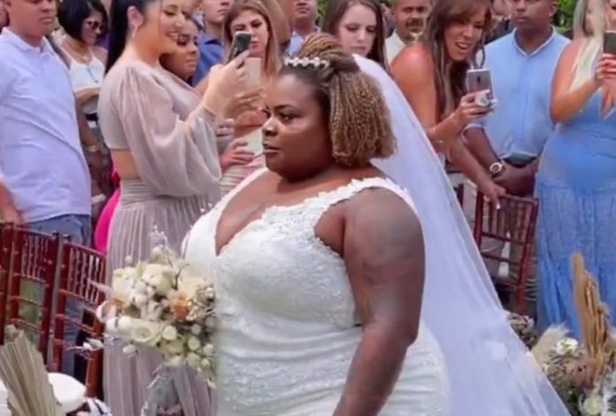 Com presença de famosos, Jojo Todynho se casa com militar no Rio e diz que terá dois filhos