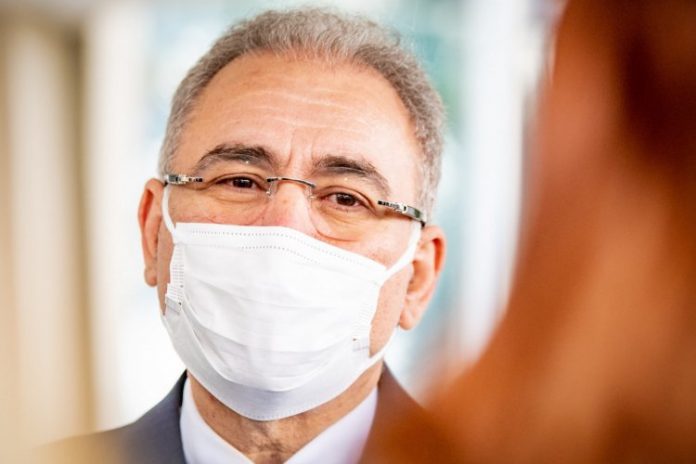 Saúde recomenda realização de exames em crianças que receberam vacinas destinadas a adultos