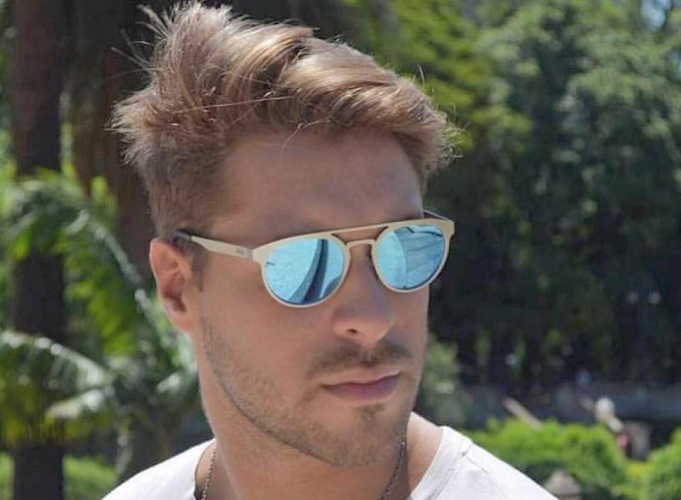 Turista tenta fugir de assalto no Guarujá, é morto a tiros e capota o carro