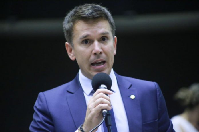 Expectativa é que governo assine em breve MP para proteger consumidor e setor produtivo, diz deputado