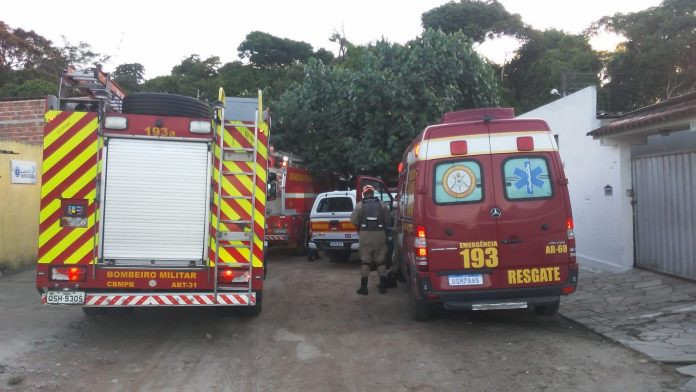 Vídeo mostra momento em que casa explode durante incêndio, em João Pessoa