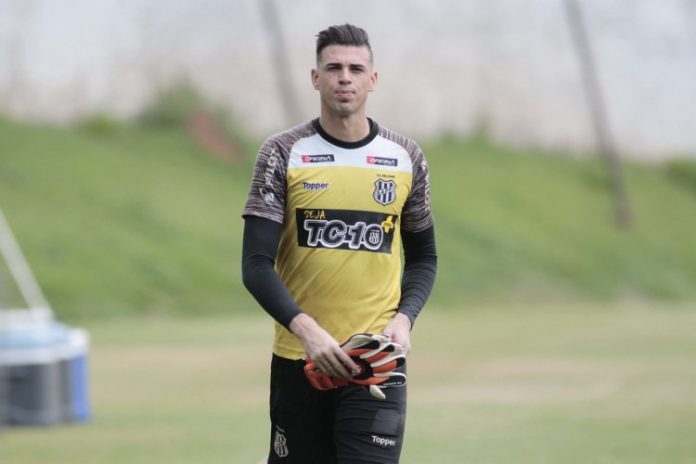 Registrado no BID, goleiro Ivan está liberado para estrear pelo Corinthians