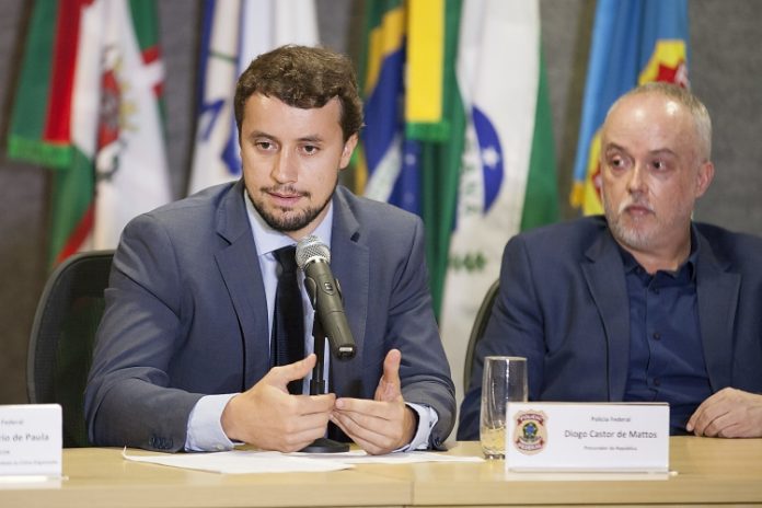 Ministério Público mantém demissão de procurador que contratou outdoor da Lava Jato